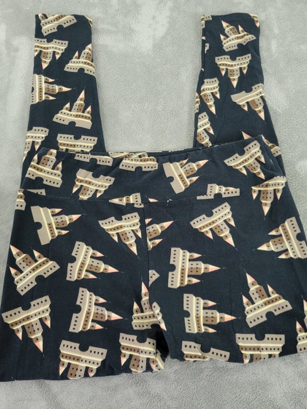 LuLaRoe Disney‎ TC Leggings Cinderella Castle Magic Kingdom Black Pants BLA49E